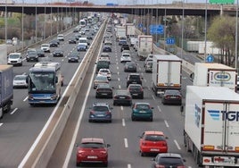 Patronales del transporte y sindicatos negocian ya contra reloj para evitar la huelga de los trabajadores del sector