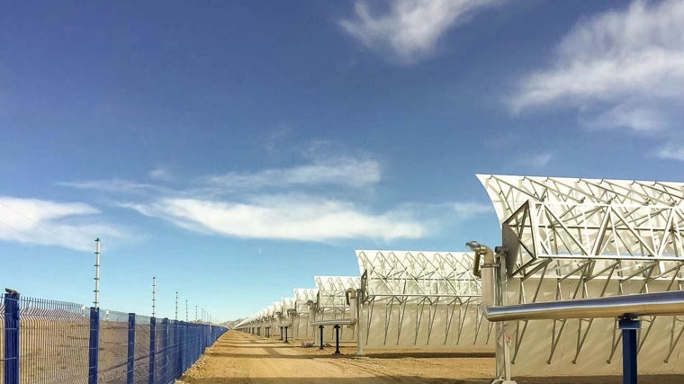 Central termosolar de canal parabólico de Delingha (China), construida por TSK