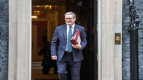 El Gobierno británico laborista anuncia una de las mayores subidas de impuestos en 14 años