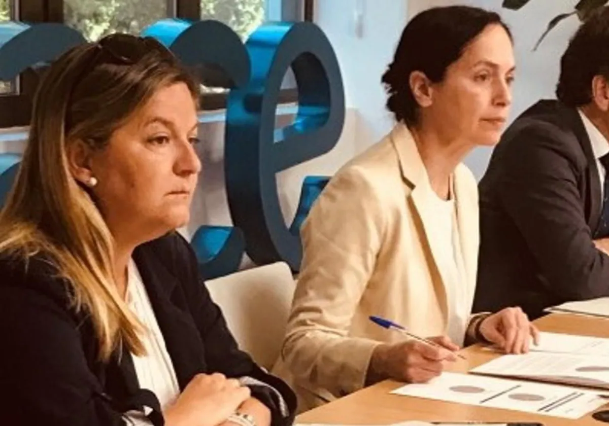 La secretaria de Estado de Función Pública, Clara Mapelli (d), y la directora de Muface, Myriam Pallarés