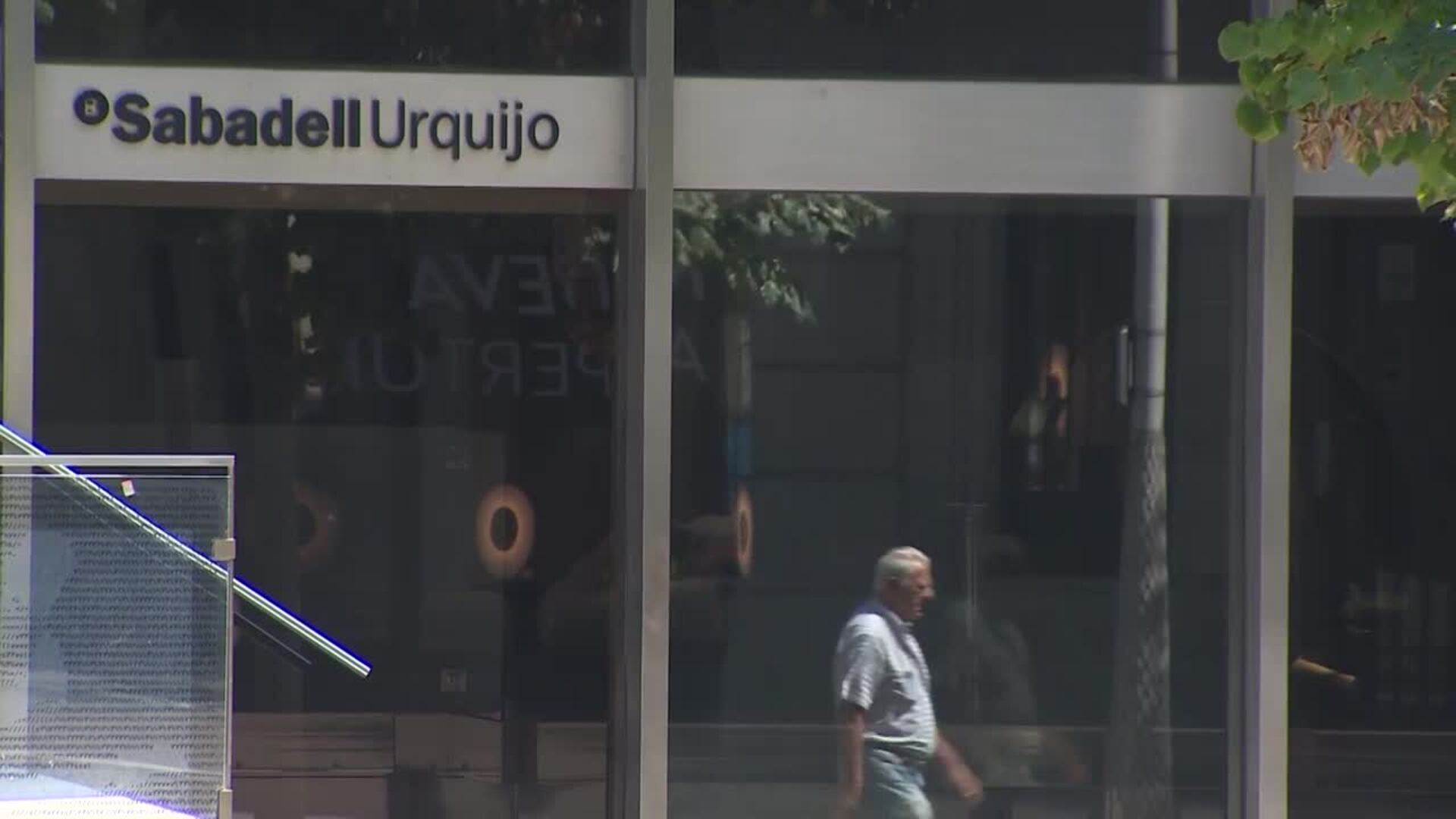 Competencia lleva la OPA de BBVA sobre Sabadell a fase 2 y complica el ...