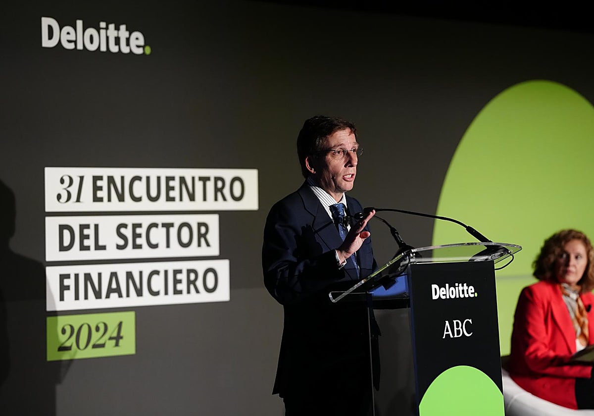 El alcalde arremete contra el impuesto a la banca