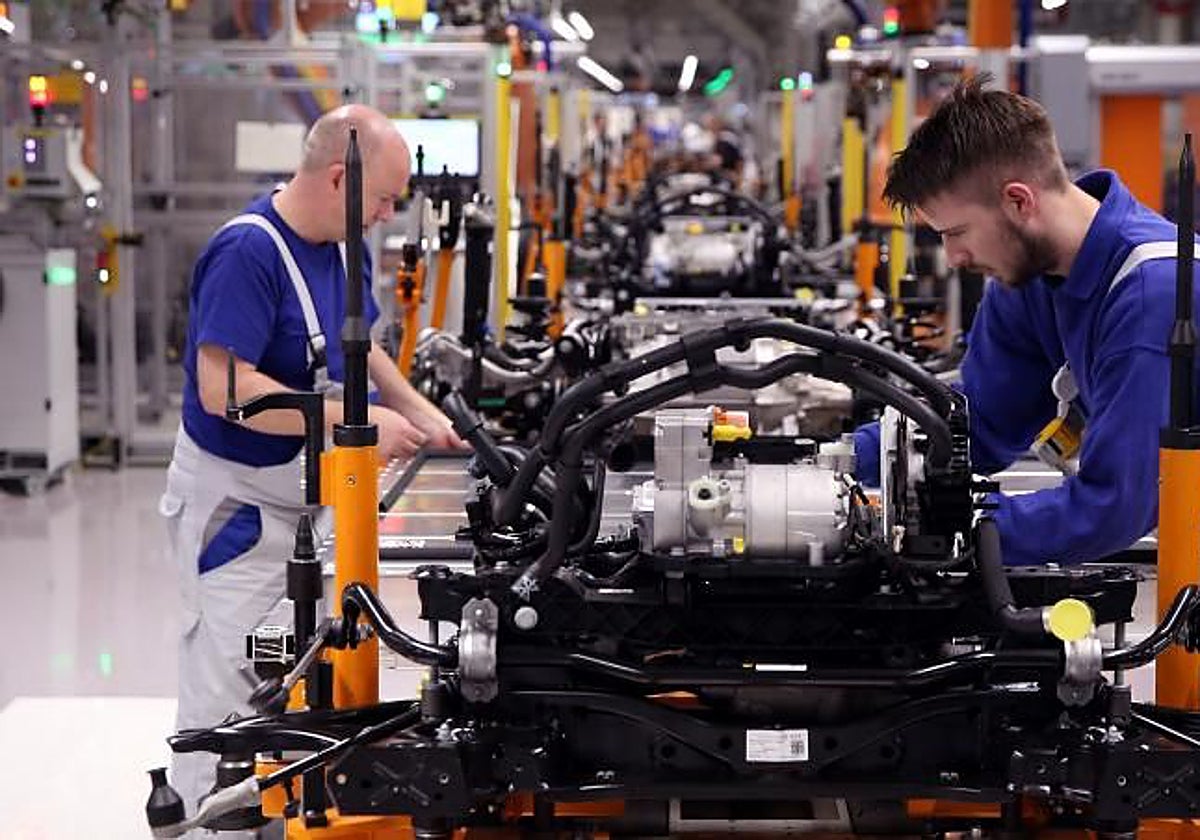 Trabajadores en una fábrica de Volkswagen en Alemania