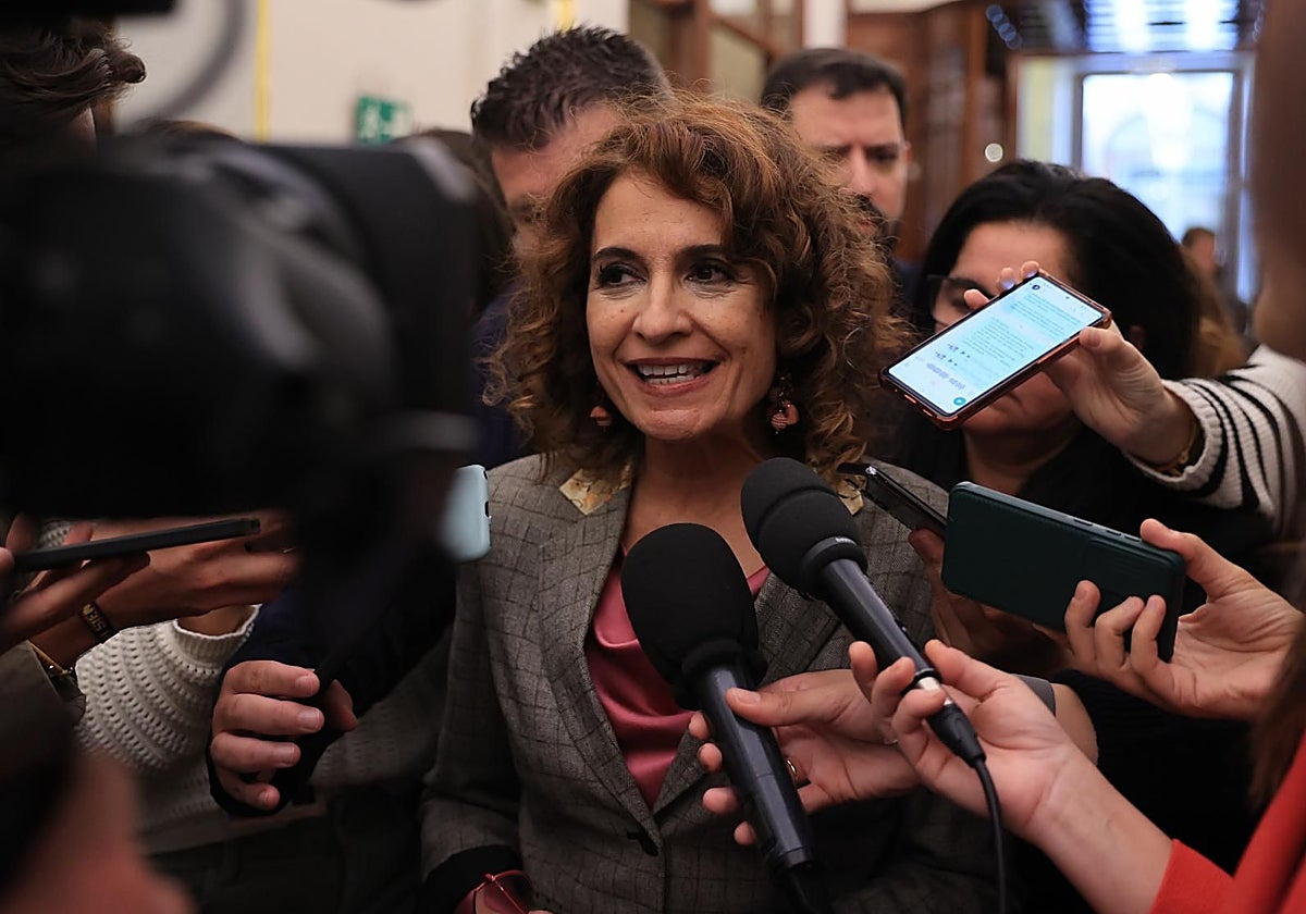 La Ministra de Hacienda y Vicepresidenta Primera del Gobierno, María Jesús Montero, en el Congreso