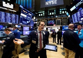 Wall Street cierra al alza, con récord del Dow Jones