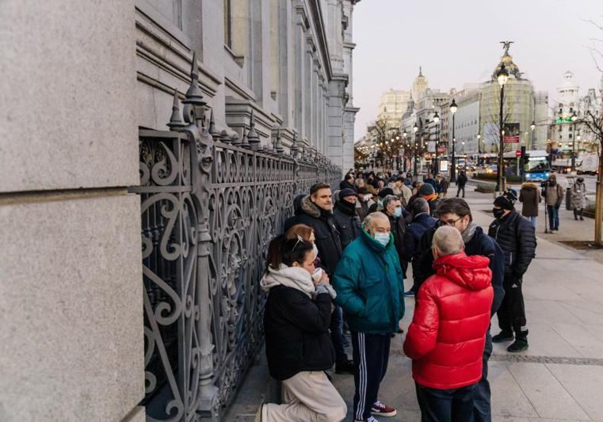 Colas en el Banco de España para adquirir letras del Tesoro