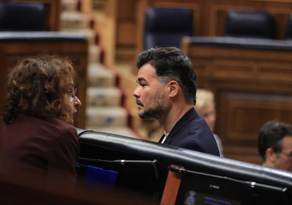Enerji şirketlerine uygulanan vergilerle ERC ve Junts'un nabzı Devlete