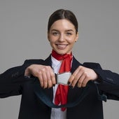 Cuánto dinero cobra una azafata de vuelo en España: sueldos en Iberia, Ryanair, Vueling, Air Europa, easyJet y resto de compañías