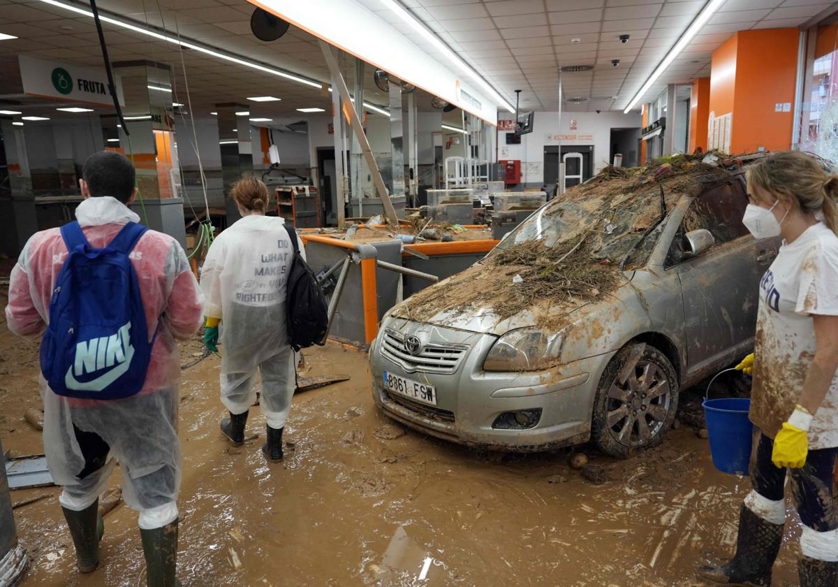 Un comercio devastado por la dana