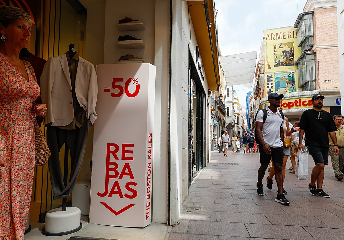Comercio en rebajas en la ciudad de Sevilla
