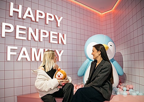 Imagen secundaria 1 - La tienda de Miniso en Gran Vía (Madrid), recientemente inaugurada, cuenta con más de 6.000 referencias