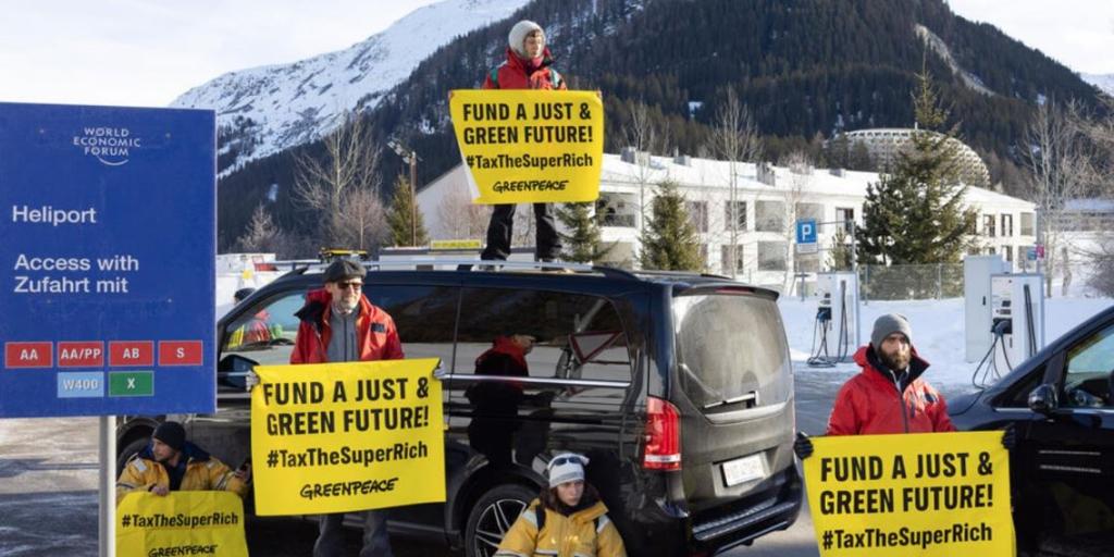 Un total de 13 ecologistas bloquean el helipuerto de Davos para pedir a los Gobiernos impuestos a los superricos