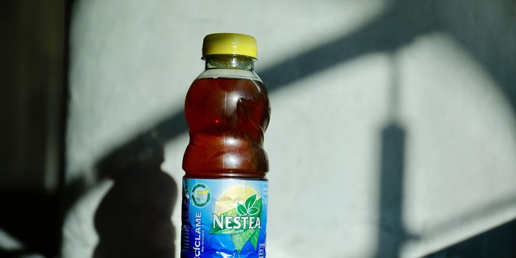 Coca-Cola gana el primer asalto en la 'guerra del Nestea' a Nestlé y Damm