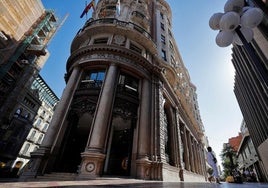 CaixaBank se queda en Valencia «con carácter indefinido» tras la salida del Sabadell