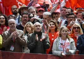 Los sindicatos se unen al Gobierno y convocan una manifestación contra PP, Vox y Junts por el fiasco en la subida de las pensiones