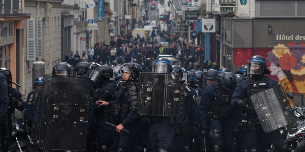 Francia afronta un estancamiento de la economía provocado por la crisis política e institucional