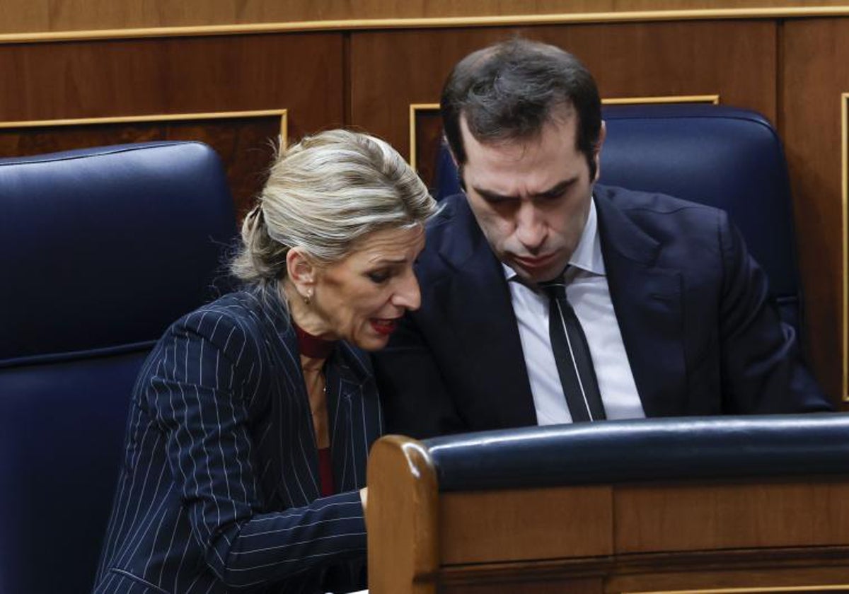 La vicepresidenta segunda, Yolanda Díaz, junto al ministro de Economía, Carlos Cuerpo