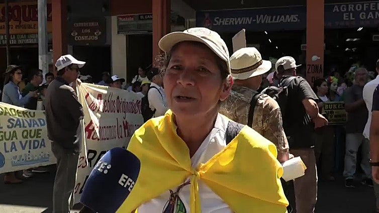 Activistas en El Salvador exigen derogación de la ley de minería y llama a "luchar" por la vida