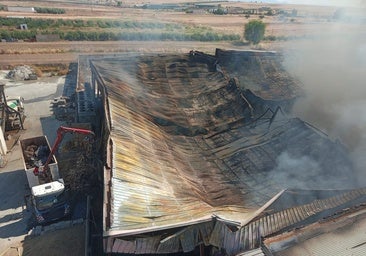 Incendio de la nave de jamones de Hinojosa del Duque, en Córdoba