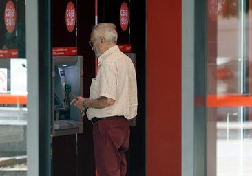Cuánto dinero se puede retirar como máximo de un cajero: el límite en Caixabank, ING, Santander, BBVA y resto de bancos