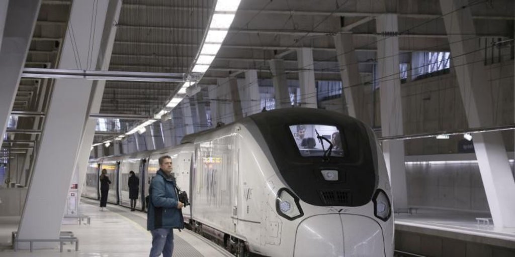 Talgo adelanta pérdidas por la provisión de la multa de Renfe y CSIF anuncia movilizaciones en el fabricante de trenes