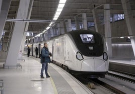 Talgo adelanta pérdidas por la provisión de la multa de Renfe y CSIF anuncia movilizaciones en el fabricante de trenes