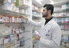 Cuánto dinero cobra un auxiliar de farmacia en España en 2025: sueldo base y complementos