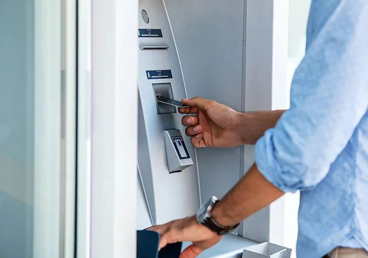 Cuándo se cobra el paro en marzo: la fecha en Caixabank, ING, Santander, BBVA y resto de bancos