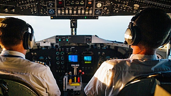 Cuánto dinero cobra un piloto de avión en España en 2026: sueldos en Ryanair, Iberia, AirEuropa y resto de aerolíneas