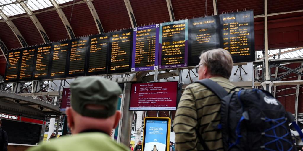 Qué derechos tiene el consumidor por el retraso de los vuelos tras el incendio en el aeropuerto de Heathrow