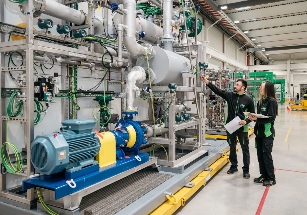 Imagen del interior de la gran fábrica de la multinacional Cummins en Guadalajara con capacidad para producir 500 MW de electrolizadores anuales
