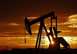 El precio del petróleo Brent cae a su nivel más bajo desde 2021