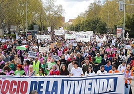 Miles de personas se manifiestan en 40 ciudades españolas contra «el negocio de la vivienda»