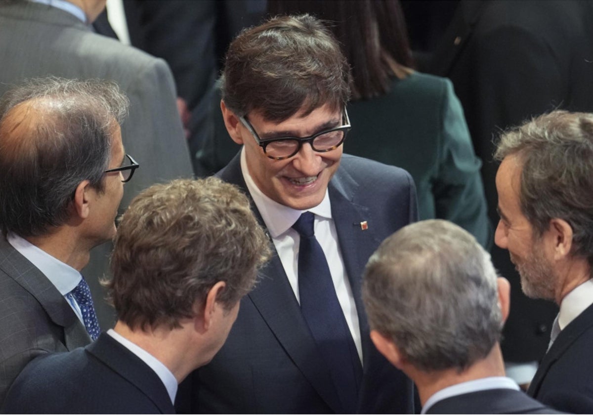 El presidente de la Generalitat, Salvador Illa, entre empresarios