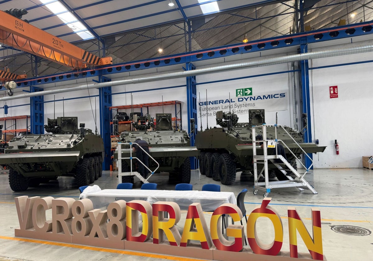 Tres unidades del vehículo blindado 8x8 Dragón en la fábrica de Trubia (Asturias)