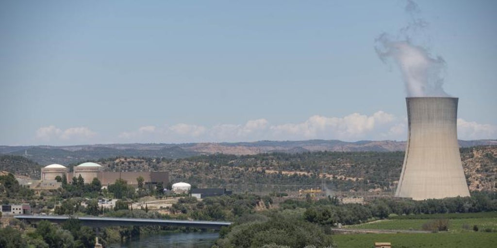Electricidad más cara y merma fiscal de 1.000 millones: el coste del «apagón» nuclear en España