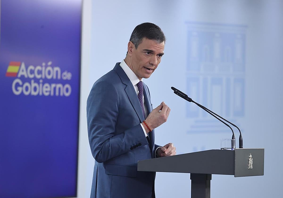 El presidente del Gobierno, Pedro Sánchez, durante una rueda de prensa tras el apagón