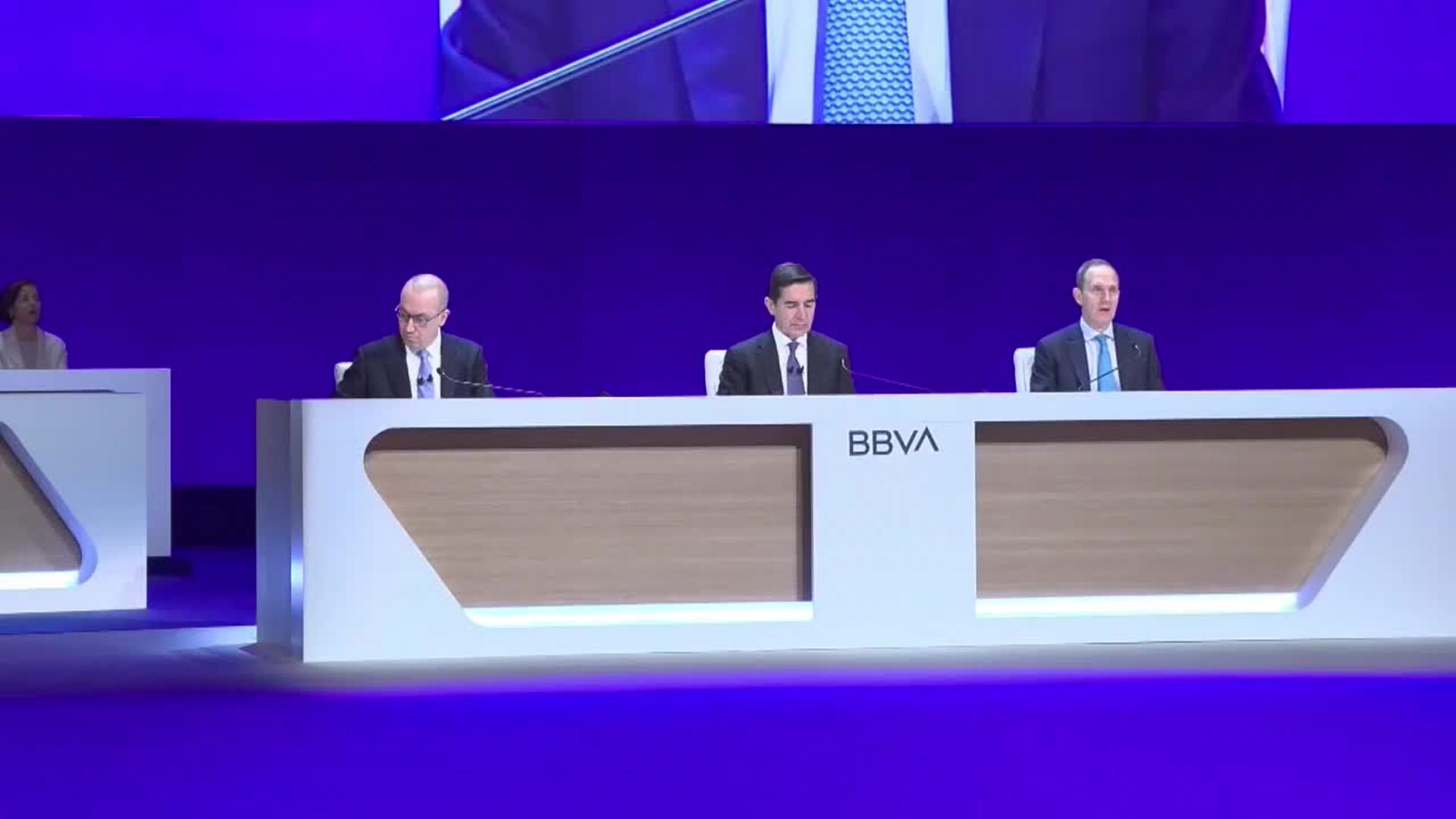 Competencia da luz verde a la opa del BBVA sobre el Sabadell