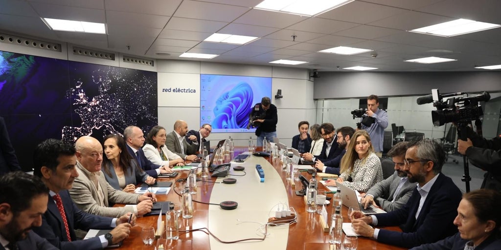 El Gobierno analizará por separado el error técnico y el ciberataque como causas del apagón del lunes