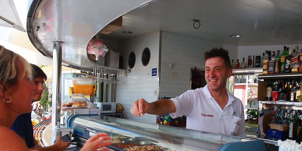 Adecco lanza 10.000 vacantes para la temporada estival, el doble que hace un año