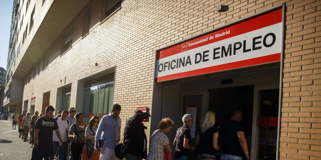 El gasto en paro sube un 7% en un año con 150.000 desempleados menos por el nuevo subsidio