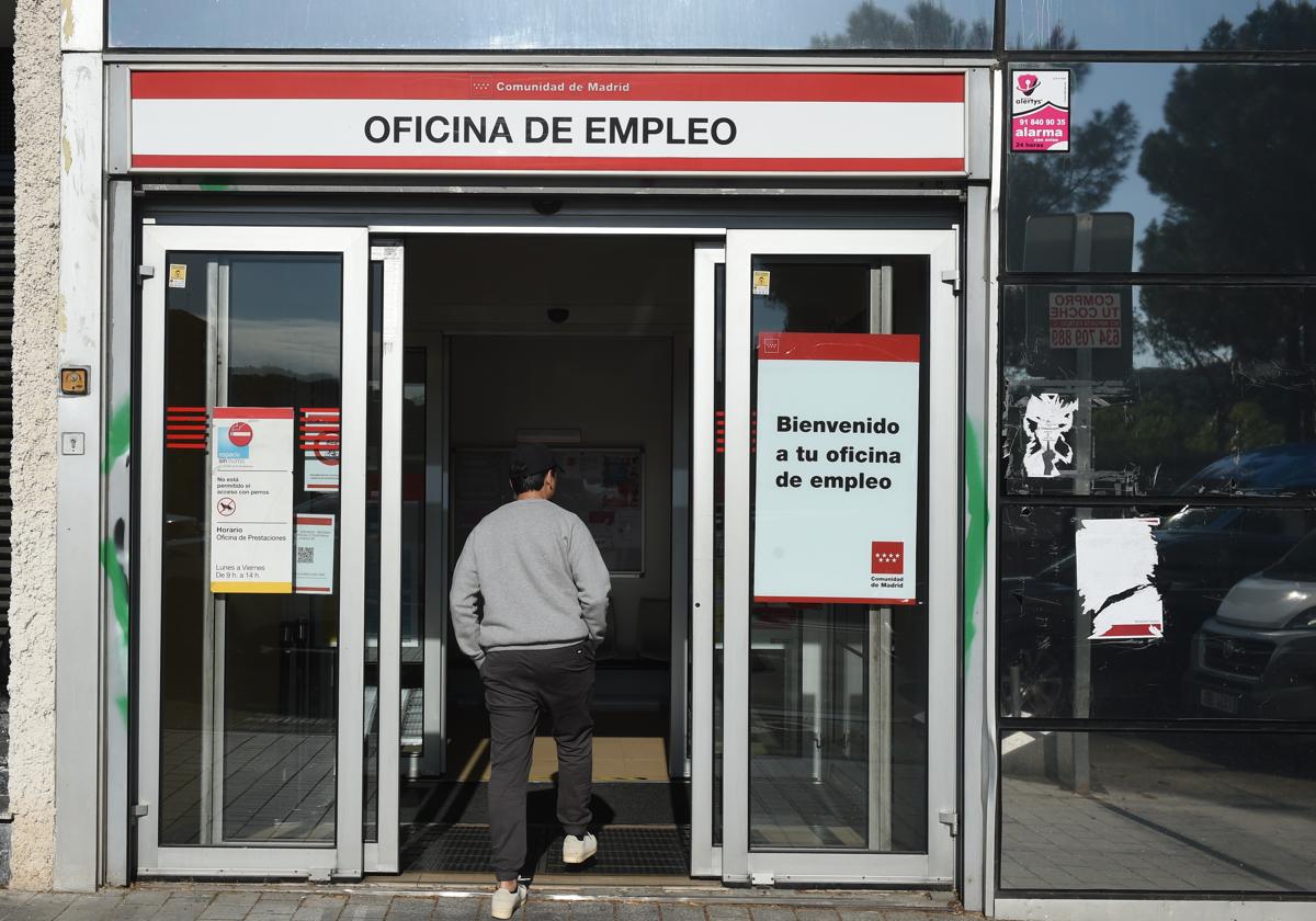 Cuándo se cobra el paro en mayo: la fecha en Caixabank, ING, Santander, BBVA y resto de bancos