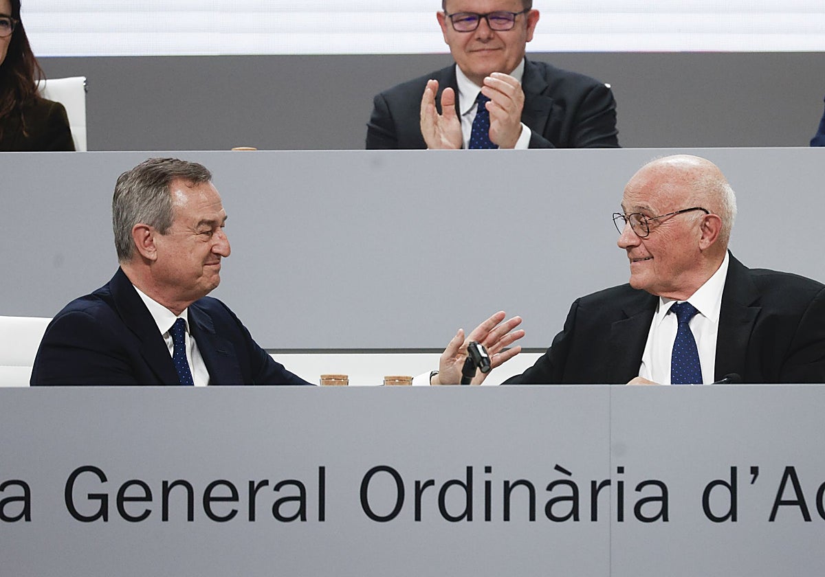 Josep Oliu (dcha.), presidente de Banco Sabadell, y César González-Bueno, consejero delegado