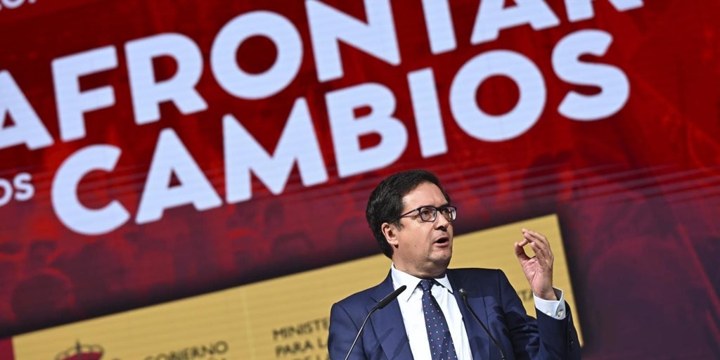 Óscar lópez se compromete a abonar «en breve» la subida salarial del 0,5% a los funcionarios tras meses de espera