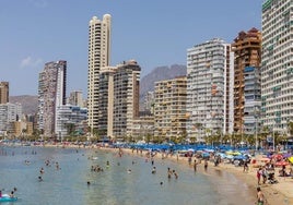 De la casa de la playa a la del pueblo, o los pisos vacíos: así te afectaría la nueva tributación que prepara el Gobierno