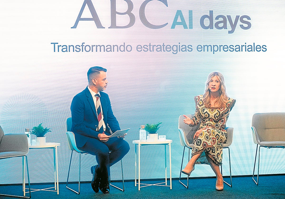 Para abrir el evento, el periodista de ABC José María Camarero entrevistó a la vicepresidenta de Aragón, María del Mar Vaquero