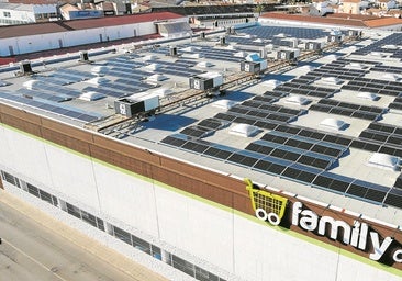 Los súper llenan el carrito de la sostenibilidad con paneles fotovoltaicos