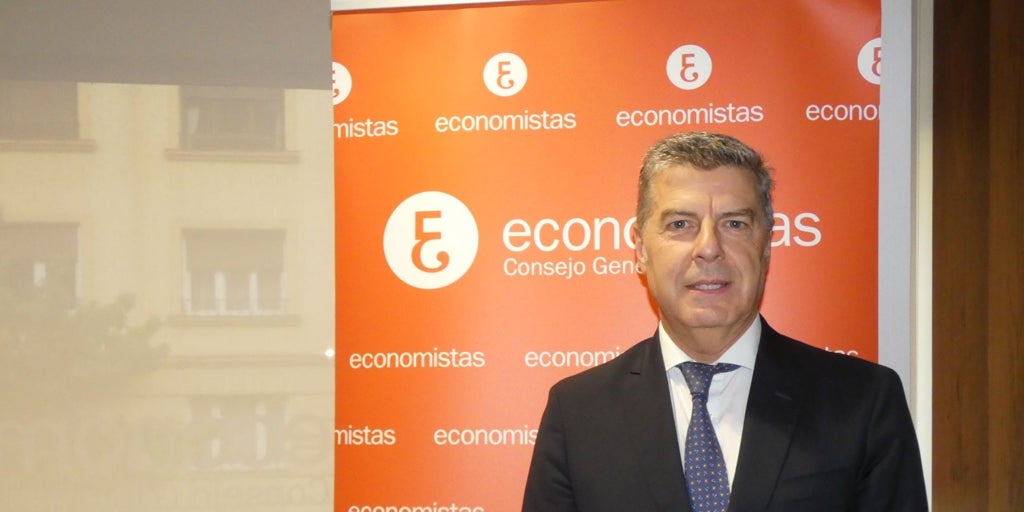Miguel Ángel Vázquez Taín sustituye a Valentín Pich en la presidencia del Consejo General de Economistas