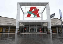 Alcampo ofrece rebajar en 130 el número de despidos a cambio de ampliar el formato de apertura a siete días en varios centros