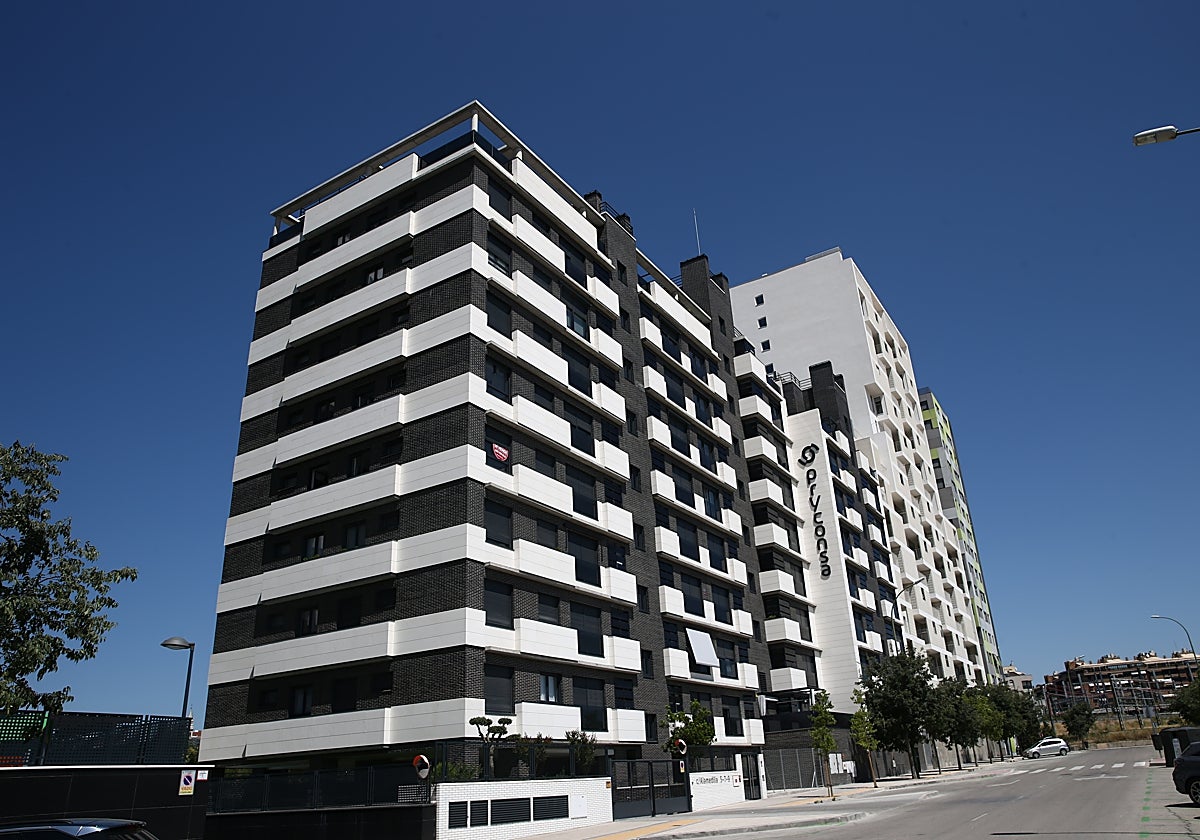Bloque de viviendas a las afueras de Madrid